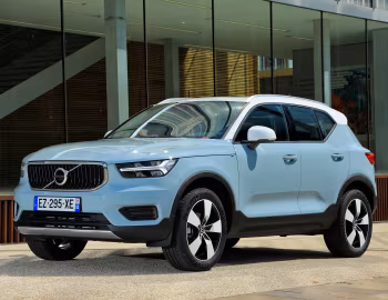 Volvo XC40 T3 Momentum [Worldwide] '2018–pr.