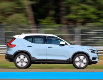 Volvo XC40 T3 Momentum [Worldwide] '2018–pr.