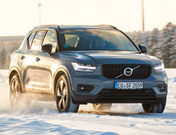 Volvo XC40 T3 Momentum [Worldwide] '2018–pr.