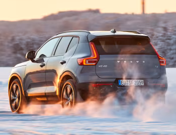 Volvo XC40 T3 Momentum [Worldwide] '2018–pr.