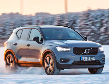 Volvo XC40 T3 Momentum [Worldwide] '2018–pr.