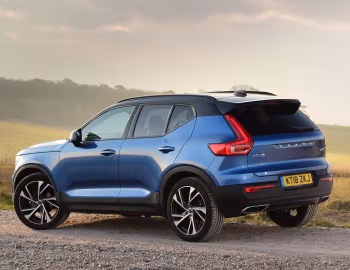 Volvo XC40 T3 R-Design [UK-spec] '2018–pr.