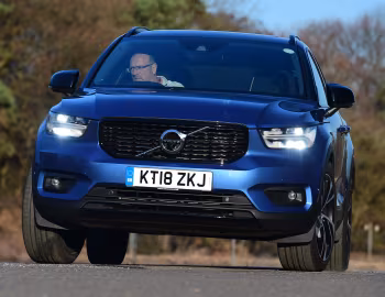 Volvo XC40 T3 R-Design [UK-spec] '2018–pr.