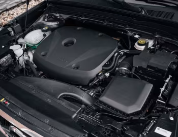 Sous la capuche 2019–pr. Volvo XC40 T4 Momentum [North America] '2018–pr.