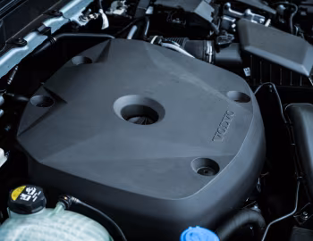 Sous la capuche Volvo XC40 T4 Momentum [Japan] '2018–pr.