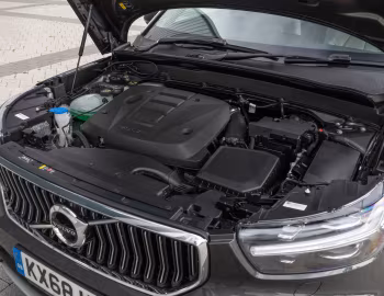 Sous la capuche Volvo XC40 D3 Inscription [UK-spec] '2018–pr.