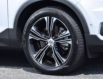 Volvo XC40 T5 Plug-in Hybrid Inscription [Japan] '2020–22