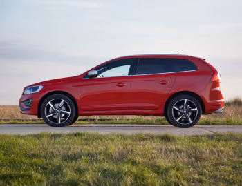 Volvo XC60 D4 R-Design [UK-spec] '2013–17