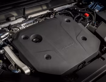 Sous la capuche Volvo XC60 B4 AWD Momentum [UK-spec] '2021–pr.