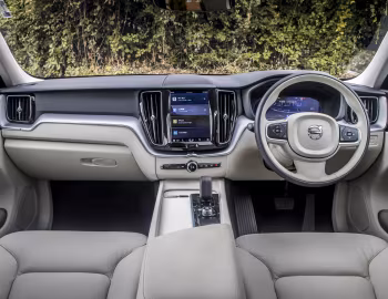 Panneau avant Volvo XC60 B4 AWD Momentum [UK-spec] '2021–pr.