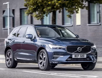 Volvo XC60 B4 AWD Momentum [UK-spec] '2021–pr.