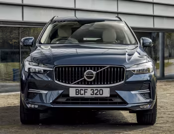 Volvo XC60 B4 AWD Momentum [UK-spec] '2021–pr.
