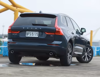 Volvo XC60 B4 Momentum Plus [Taiwan] '2020–21