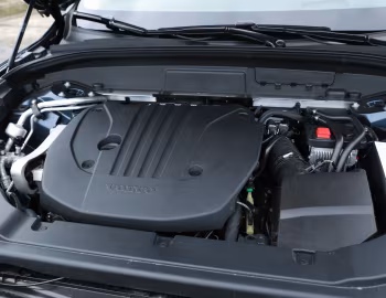 Sous la capuche Volvo XC60 B4 Momentum Plus [Taiwan] '2020–21