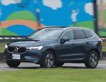 Volvo XC60 B4 Momentum Plus [Taiwan] '2020–21