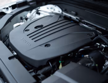 Sous la capuche Volvo XC60 B5 Inscription [Japan] '2019–21