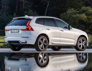 Volvo XC60 B5 R-Design [Worldwide] '2021–pr.