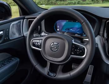 Painel frontal 2022–pr. Volvo XC60 B6 AWD R-Design [North America] '2021–pr.