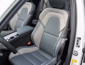 Interior 2022–pr. Volvo XC60 B6 AWD R-Design [North America] '2021–pr.