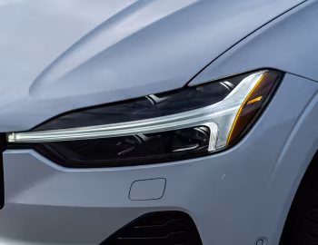 2022–pr. Volvo XC60 B6 AWD R-Design [North America] '2021–pr.