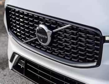 2022–pr. Volvo XC60 B6 AWD R-Design [North America] '2021–pr.