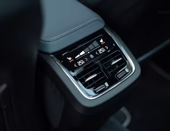 Interior Volvo XC60 B6 AWD R-Design [Japan] '2020–21