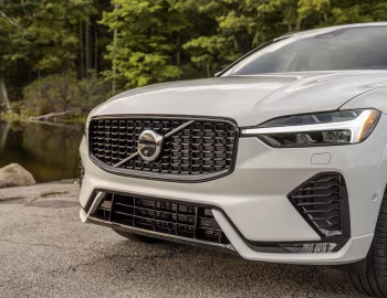 2022–pr. Volvo XC60 B6 AWD R-Design [North America] '2021–pr.