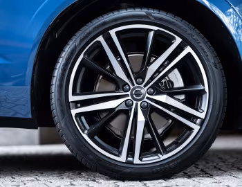Volvo XC60 B6 AWD R-Design [Japan] '2020–21