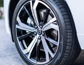 2022–pr. Volvo XC60 B6 AWD R-Design [North America] '2021–pr.