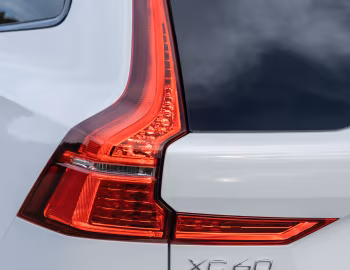 2022–pr. Volvo XC60 B6 AWD R-Design [North America] '2021–pr.