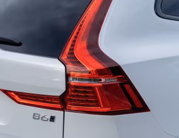 2022–pr. Volvo XC60 B6 AWD R-Design [North America] '2021–pr.