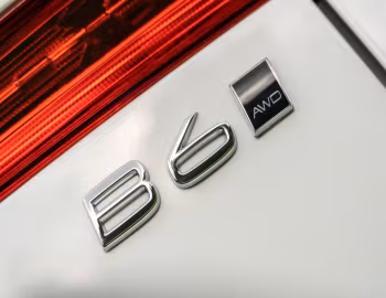 2022–pr. Volvo XC60 B6 AWD R-Design [North America] '2021–pr.