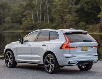 2022–pr. Volvo XC60 B6 AWD R-Design [North America] '2021–pr.