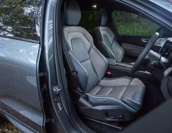 Interior Volvo XC60 B6 AWD R-Design [Japan] '2020–21