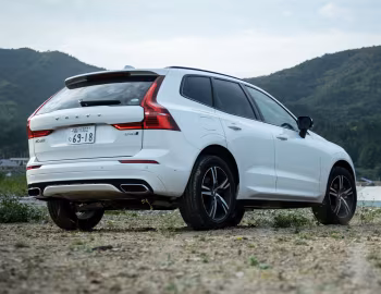 Volvo XC60 D4 R-Design [Japan] '2017–21