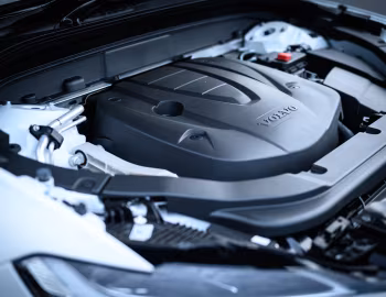 Sous la capuche Volvo XC60 D4 R-Design [Japan] '2017–21
