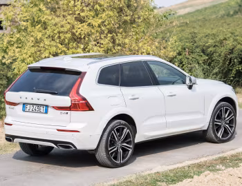 Volvo XC60 D4 R-Design [Worldwide] '2017–21