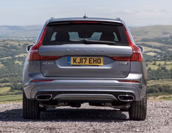 Volvo XC60 D5 R-Design [UK-spec] '2017–21