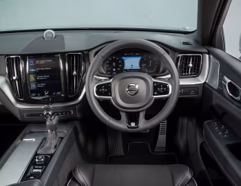 Painel frontal Volvo XC60 D5 R-Design [UK-spec] '2017–21