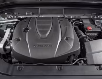 Sob o capô Volvo XC60 D5 R-Design [UK-spec] '2017–21