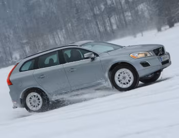Volvo XC60 R-Design [UK-spec] '2009–13