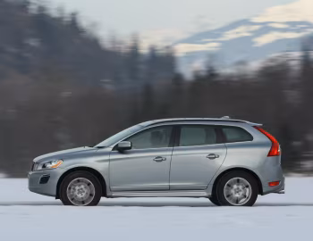Volvo XC60 R-Design [UK-spec] '2009–13