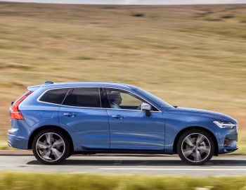 Volvo XC60 T5 R-Design [UK-spec] '2017–21