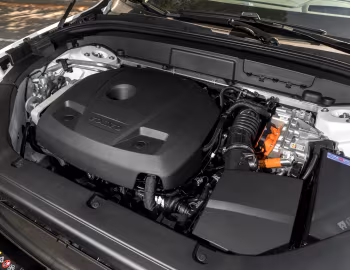 Sous la capuche Volvo XC60 T8 Inscription [Worldwide] '2017–21
