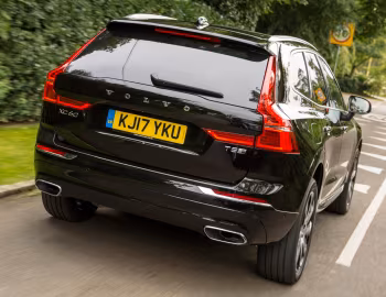 Volvo XC60 T8 Inscription [UK-spec] '2017–21