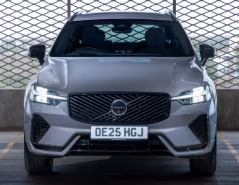 Volvo XC60 T8 Plug-in Hybrid AWD [UK-spec] '2025–pr.