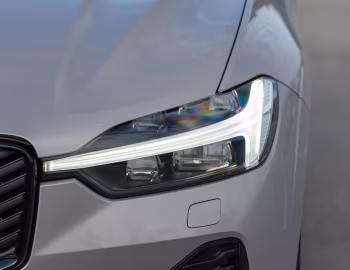 Volvo XC60 T8 Plug-in Hybrid AWD [UK-spec] '2025–pr.