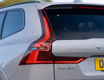 Volvo XC60 T8 Plug-in Hybrid AWD [UK-spec] '2025–pr.