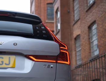 Volvo XC60 T8 Plug-in Hybrid AWD [UK-spec] '2025–pr.
