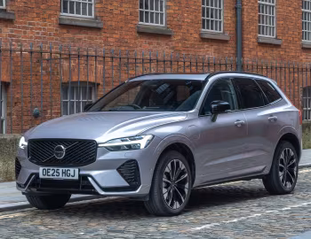 Volvo XC60 T8 Plug-in Hybrid AWD [UK-spec] '2025–pr.